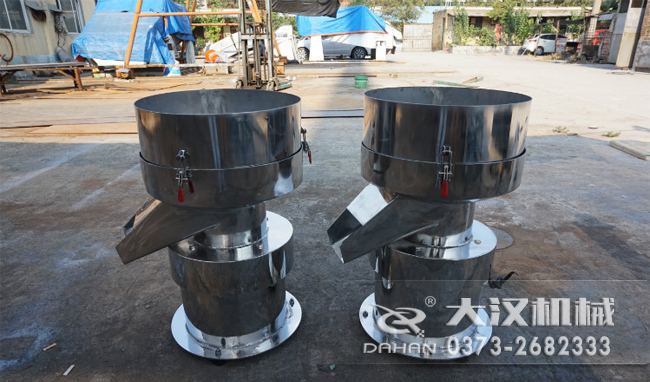 不銹鋼涂料振動篩是一種比較受用戶歡迎的產品之一，主要優勢耐酸堿，不生銹，使用壽命長。