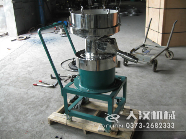 特殊制作的涂料振動篩-加裝小推車裝置，方便設備的移動。